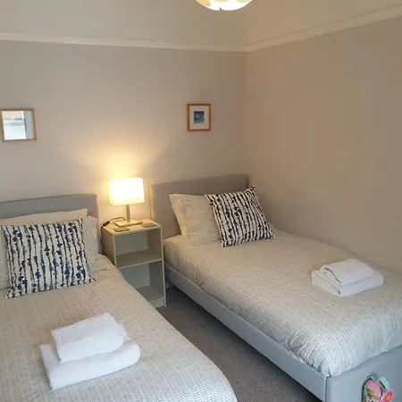 Sunset House - Townhouse Near The Sea Sleeps 8