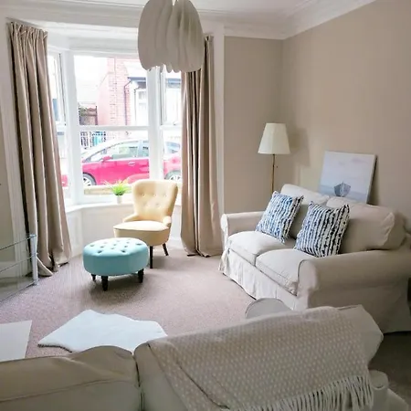Sunset House - Townhouse Near The Sea Sleeps 8 惠特比