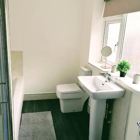 Sunset House - Townhouse Near The Sea Sleeps 8