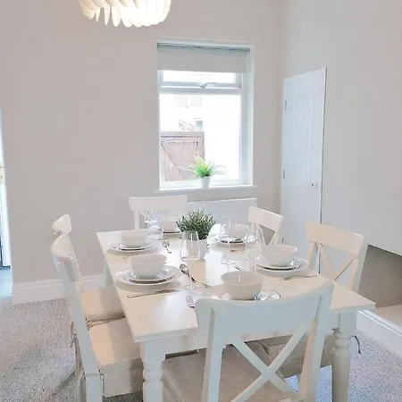 Sunset House - Townhouse Near The Sea Sleeps 8 *