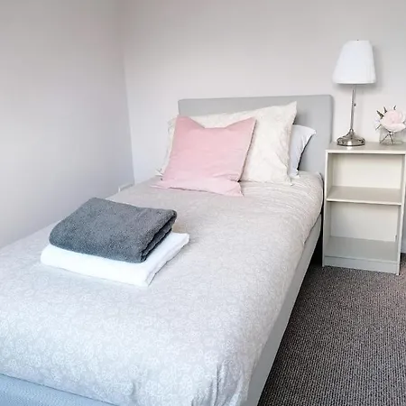 Sunset House - Townhouse Near The Sea Sleeps 8 Holiday home Whitby